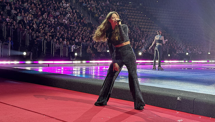Vanessa Mai bei der München-Premiere der neue Holiday on Ice Show „No Limits“ am 04.01.2024 in der Olympiahalle (©Foto: Martin Schmitz)